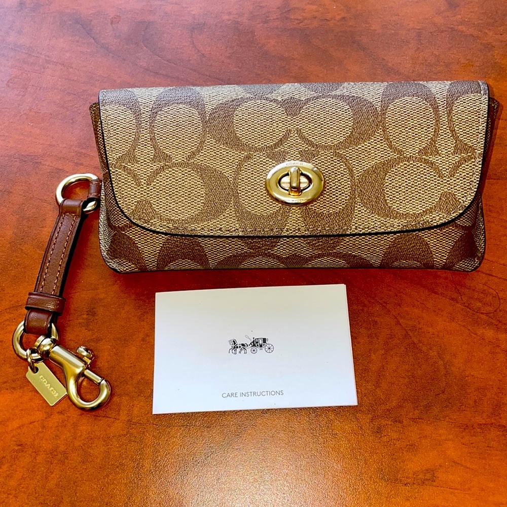 Coach Sunglass Case In Signature Canvas